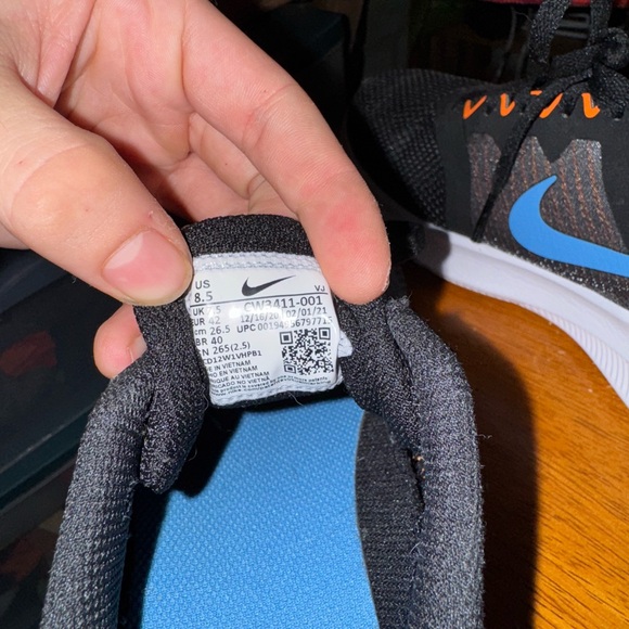 Nike Men’s Black and Blue Athletic Shoes - Picture 4 of 5